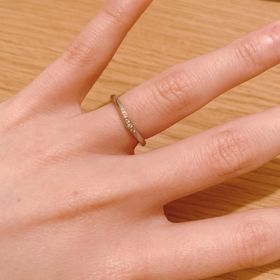 【TRECENTI(トレセンテ)の口コミ】 この指輪を選んだ1番の決め手はやっぱりデザインです。シンプルすぎるのも…