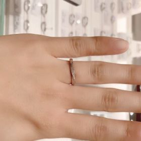 【festaria bijou SOPHIA(フェスタリア ビジュソフィア)の口コミ】 リング幅が細めでウェーブラインがキレイなリングを探しており、こちらの…