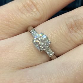 【ハリー・ウィンストン(Harry Winston)の口コミ】 指輪の三大ブランドの為、外せないと思いました。指輪のダイヤの輝きが他…