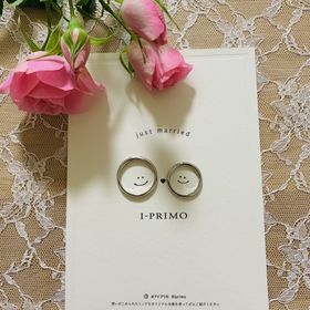 【アイプリモ(I-PRIMO)の口コミ】 シンプルな中にもさり気ない華やかな指輪を探していたところ、どの角度か…