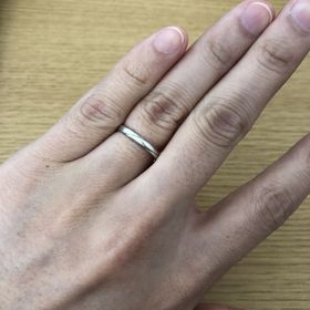 【MILK&Strawberry(ミルクアンドストロベリー)の口コミ】 シンプルなデザインという点と、S字のフォルムという点にはこだわりをもっ…