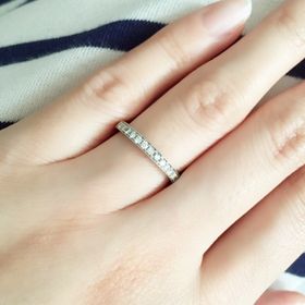 【4℃ BRIDAL(ヨンドシーブライダル)の口コミ】 初めはフルエタニティリングを購入予定でしたが、作業する際に内側ダイヤ…