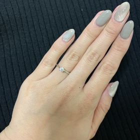 【SIENAROSE(シエナロゼ)の口コミ】 とてもシンプルなデザインなので、どんなアクセサリーにも合わせやすいで…