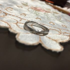 【4℃ BRIDAL(ヨンドシーブライダル)の口コミ】 結婚指輪は、一生身につける大切なものです。しかし、家事になどでも邪魔…