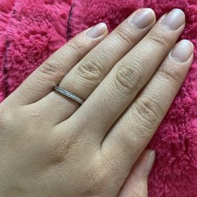 【エクセルコダイヤモンド(EXELCO DIAMOND)の口コミ】 デザインがS字のゆるやかなウェーブで、手の形にフィットしていたので購入…