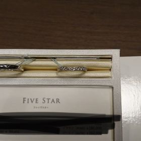 【ANTWERP BRILLIANT(アントワープブリリアント)の口コミ】 この指輪のおすすめポイントは、とてもさりげなくV字のデザインになってい…