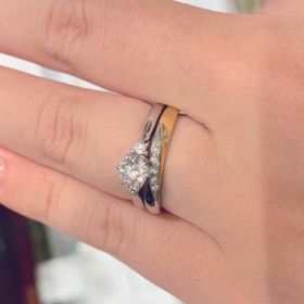 【ケイウノ ブライダル(K.UNO BRIDAL)の口コミ】 値段的に手頃でありダイヤモンドの輝きが綺麗でつけ心地が良いので決めま…