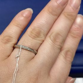 【銀座ダイヤモンドシライシの口コミ】 メレダイヤ、ミル打ちの指輪を試着。
メレダイヤは輝いて綺麗ですが、仕事…