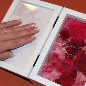 【ラザール ダイヤモンド(LAZARE DIAMOND)の口コミ】 シンプルでありながらも、きらびやかな部分もあって、彼女の雰囲気にバッ…