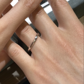 【ラザール ダイヤモンド(LAZARE DIAMOND)の口コミ】 指輪のデザインとしては、少し角ばったような、男らしいゴツゴツしたよう…