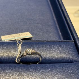 【銀座ダイヤモンドシライシの口コミ】 洗練されたスタイルのものがよく、なおかつ着け心地が良いものを選びたか…