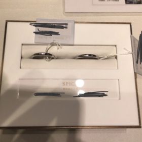 【HOSHI no SUNA 星の砂(ほしのすな)の口コミ】 シンプルなストレートにダイヤモンドが1石付いたデザインです。地金がふっ…