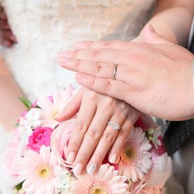 【Ponte Vecchio(ポンテヴェキオ)の口コミ】 婚約指輪と重ねずけできるタイプであったことが第一の決め手です。また一…