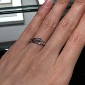【アイプリモ(I-PRIMO)の口コミ】 デザインに関しては
もちろん私たちの好みもありますが
婚約指輪との組み…