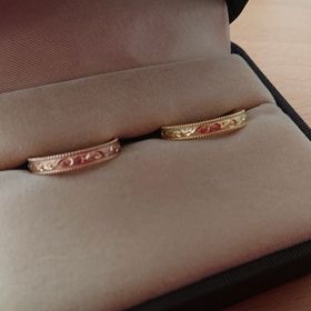 【VANillA(ヴァニラ)の口コミ】 まずは、デザインで決めました。ピンクゴールドに変更してもらい、イニシ…