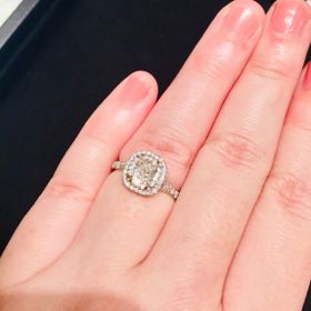 【ティファニー(Tiffany & Co.)の口コミ】 流石のティファニーです。
ダイヤのカラットが0.3以上のものが多く取り揃…