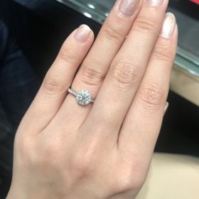 【ラザール ダイヤモンド(LAZARE DIAMOND)の口コミ】 歳をとると華奢なダイヤだと目立たないと言うので、長くつけていられるよ…