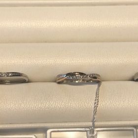 【I's stone(アイズストーン)の口コミ】 指輪が交差したデザインで、ダイヤがキラキラ輝いているのがとても気に入…