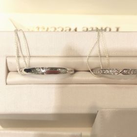 【Ponte Vecchio(ポンテヴェキオ)の口コミ】 中心にしぼりがあり、再度にはダイヤがちりばめられています。サイドまで…