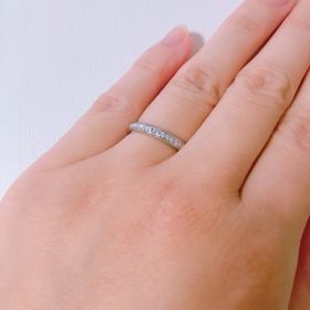 【ラザール ダイヤモンド(LAZARE DIAMOND)の口コミ】 仕事で時々手袋をはめる為、婚約指輪はソリティアではなく平らなものを探…