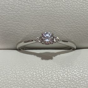 【GALA JEWELRY(ガラジュエリー)の口コミ】 価格とデザイン！
ずっと欲しかったサイドメレの指輪を探してました
イン…
