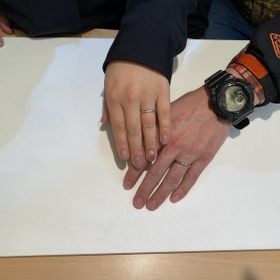 【SIND BAD(シンドバット)の口コミ】 カーブの形が旦那さんの指輪と合わせるとハートの形になるデザインでさり…