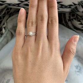 【銀座ダイヤモンドシライシの口コミ】 ダイヤモンド自体はプロポーズ前に主人が事前に選んでくれていました。私…