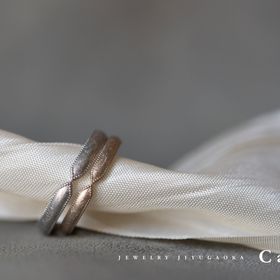 【Cayof(カヨフ)の口コミ】 ネットで好みの指輪の画像を探していたところ、カヨフさんの指輪に一目惚…