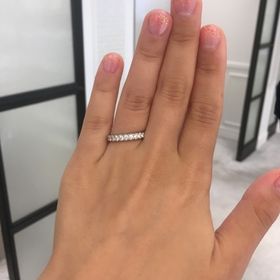 【STAR JEWELRY(スタージュエリー)の口コミ】 フルエタニティリングですが、ダイヤの上からコーティングされているデザ…