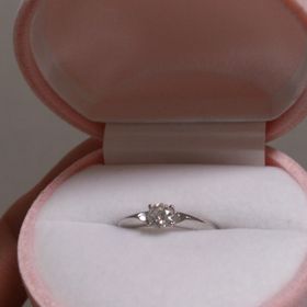 【１／ｆ エフブンノイチの口コミ】 スタンダードなデザインがいいと思っていましたが、ダイヤが突き出てしま…