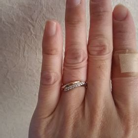 【アイプリモ(I-PRIMO)の口コミ】 婚約指輪がない代わりに結婚指輪はダイヤのついた豪華なものにしたいと決…