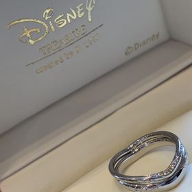 【ケイウノ ブライダル(K.UNO BRIDAL)の口コミ】 色んな色のダイヤが選べる点。選択肢が多いい点。1から作製できるフルオー…