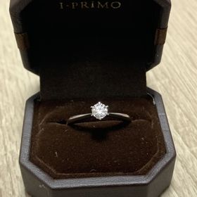 【アイプリモ(I-PRIMO)の口コミ】 デザインはシンプルのがいいと決めていて、ダイヤのカラットもこれくらい…