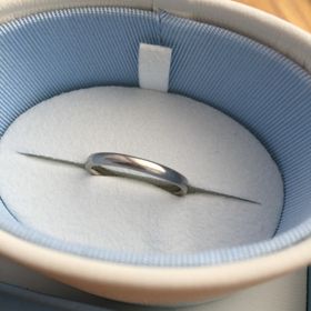 【canal4℃(カナルヨンドシー)の口コミ】 結婚指輪なので飽きのこないシンプルなストレートラインで探していました…