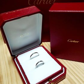 【カルティエ(Cartier)の口コミ】 結婚指輪はCartierと決めていました。
シンプルなデザインが良く、丸みが…