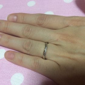 【ケイウノ ブライダル(K.UNO BRIDAL)の口コミ】 自分で形、入れる石を決める事が出来た。
今回、左斜めにピンクゴールドの…