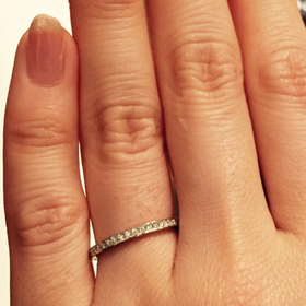 【銀座ダイヤモンドシライシの口コミ】 ダイヤの質と色々な方向から見たときの輝きが他にはなく綺麗でした。
暗い…