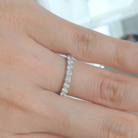 【festaria bijou SOPHIA(フェスタリア ビジュソフィア)の口コミ】 ダイヤモンドの輝きがとても綺麗で幅のあるハーフエタニティリングです。…