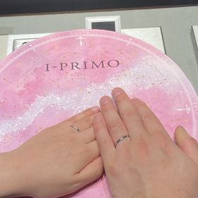 【アイプリモ(I-PRIMO)の口コミ】 婚約指輪は私がデザインを選んだので、結婚指輪は夫の意見を尊重。シンプ…