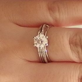 【ジュエリーツツミ(JEWELRY TSUTSUMI)の口コミ】 豪華で目を引くデザインの指輪なので、少し派手なデザインが好きな方にお…