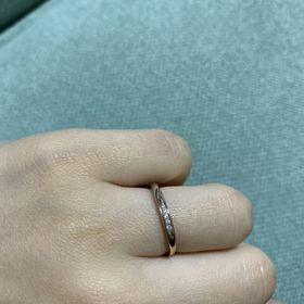 【俄(にわか)の口コミ】 ピンクゴールドの色味とダイヤモンドのデザインが可愛いらしい。プラチナ…