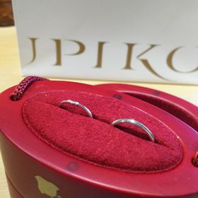 【ひなの口コミ】 ダイヤモンドが3石並んだデザインを探していたので、わたしのイメージに合…