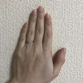 【ティファニー(Tiffany & Co.)の口コミ】 シンプルが好きで普段も結婚指輪と重ね付けをしたいので、小さめダイアモ…
