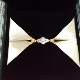 【エクセルコダイヤモンド(EXELCO DIAMOND)の口コミ】 彼とお店に伺い、お店の方が提案して下さった数種類の中から選んでいきま…