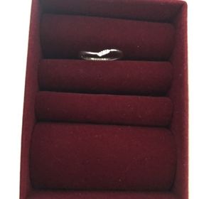 【PROPOSE(プロポーズ)の口コミ】 婚約指輪と重ね付けが出来ること、ずっと着けていたいので変色・変形しづ…