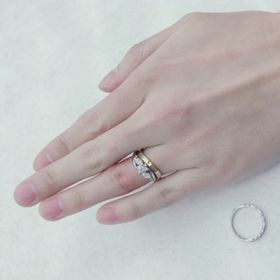 【鎌倉彫金工房の口コミ】 下見に行った際に、婚約指輪に合わせてカーブをつけられるかどうか相談し…