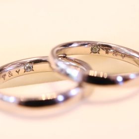 【ケイウノ ブライダル(K.UNO BRIDAL)の口コミ】 もともと、指輪はとにかくシンプルなものがいい！という2人の意見は一致し…