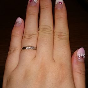 【4℃ BRIDAL(ヨンドシーブライダル)の口コミ】 彫ってある線が旦那様の指輪と合わせるとハートの形のなり、あたしの方だ…