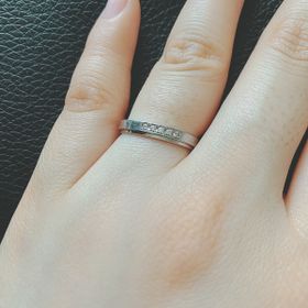 【ラザール ダイヤモンド(LAZARE DIAMOND)の口コミ】 ひと目見てペアとわかるデザインが良かったのですが、そうなると男性用の…