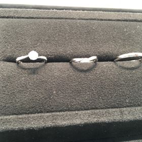 【GALA JEWELRY(ガラジュエリー)の口コミ】 自分の指に合う石の大きさ、台座の細さがベストだったのが決めてです。あ…